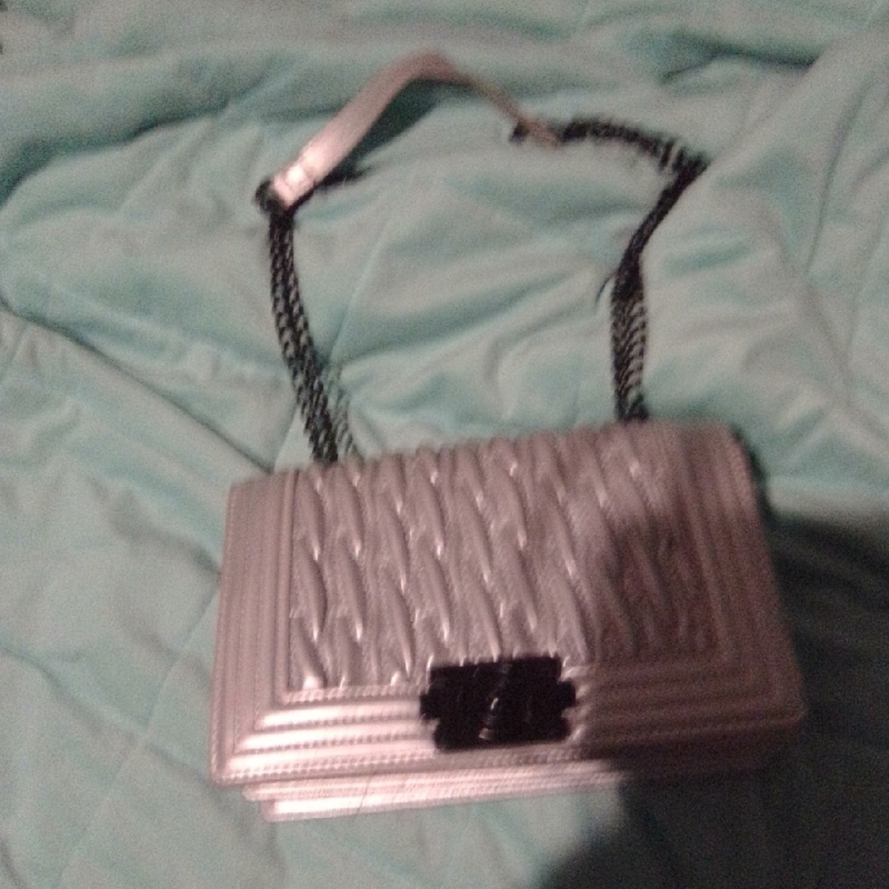 Elegant Silver Quilted Chain Bag